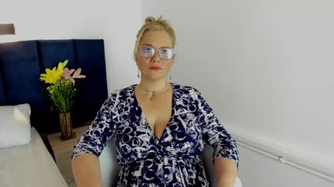 Zoe  online show from December 13, 2:38 pm