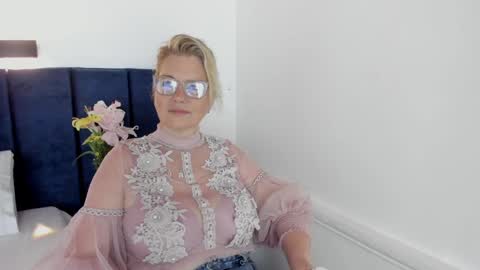 Zoe  online show from December 18, 11:13 am