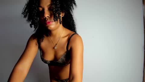 zoe_hot55 online show from January 16, 3:13 pm