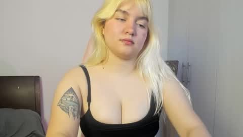 Snapshot of zoe_jhonson2 chatting on October 23, 1:51 am zoe online show from October 23, 1:51 am