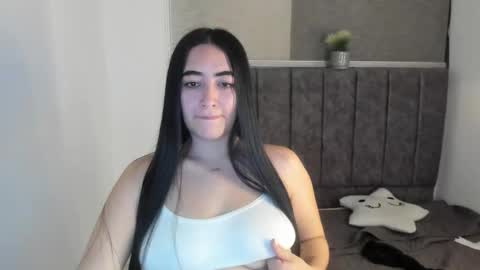 zoe_jones7 online show from November 26, 6:54 am