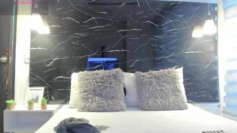 Zoe online show from February 2, 11:39 am