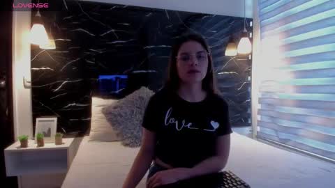Snapshot of zoe_le chatting on October 21, 11:48 am Zoe online show from October 21, 11:48 am