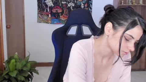 Zoe  online show from December 19, 3:51 am