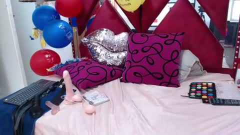 Zoe online show from June 19, 9:43 pm