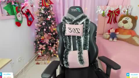 zoe_sullivan_ online show from December 4, 9:31 am