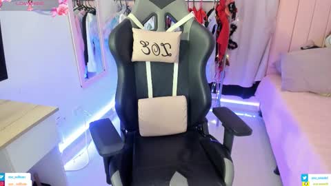 zoe_sullivan_ online show from February 11, 9:13 am