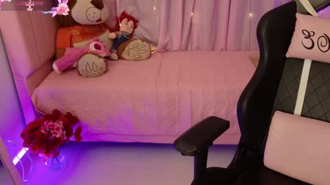 zoe_sullivan_ online show from March 19, 9:37 am