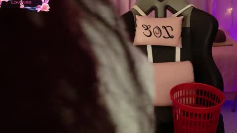 zoe_sullivan_ online show from March 26, 9:47 am