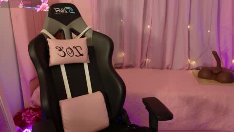 zoe_sullivan_ online show from March 28, 9:43 am