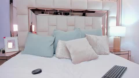 zoedusk online show from February 26, 5:38 pm