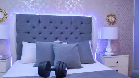 Zoe Krug online show from November 15, 12:18 pm