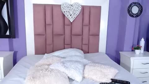 zoemadeleine online show from January 15, 1:31 pm