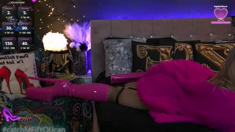 ZoeMesmerize online show from April 7, 3:47 pm