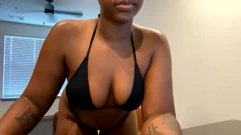Zoe online show from June 3, 8:47 pm