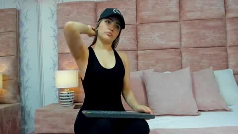 ZoeWilliis online show from September 18, 12:42 pm