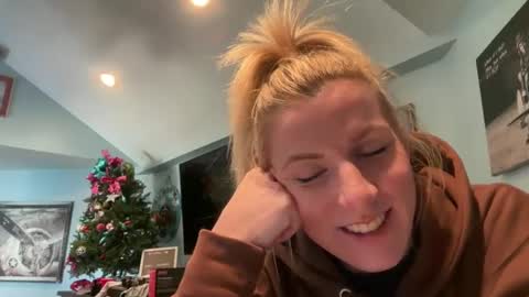 Zoeydanner online show from December 23, 6:26 pm