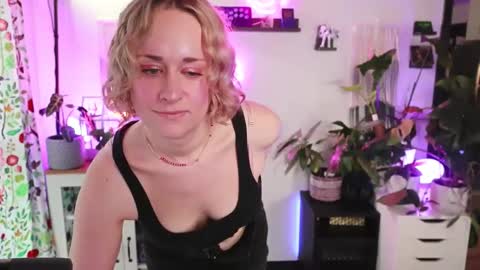 Zoey Ryan online show from October 27, 5:35 pm