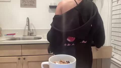 zoeyyb666 online show from March 13, 6:49 am