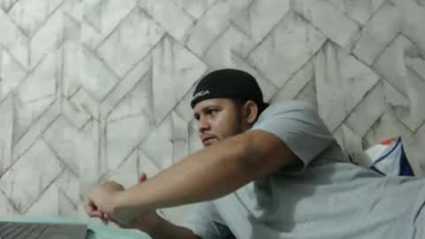 zues_gle25 online show from May 15, 3:59 am