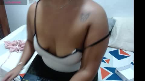 Snapshot of zury_ferrari chatting on October 10, 6:36 pm zury_ferrari online show from October 10, 6:36 pm