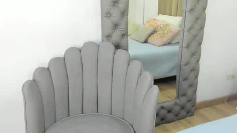 Im Zusan My schedule is from 1030pm to 430 am colombian time online show from April 18, 2:46 am