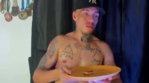 Snapshot of zyongarcia2020 chatting on December 19, 10:02 am zyon garcia online show from December 19, 10:02 am